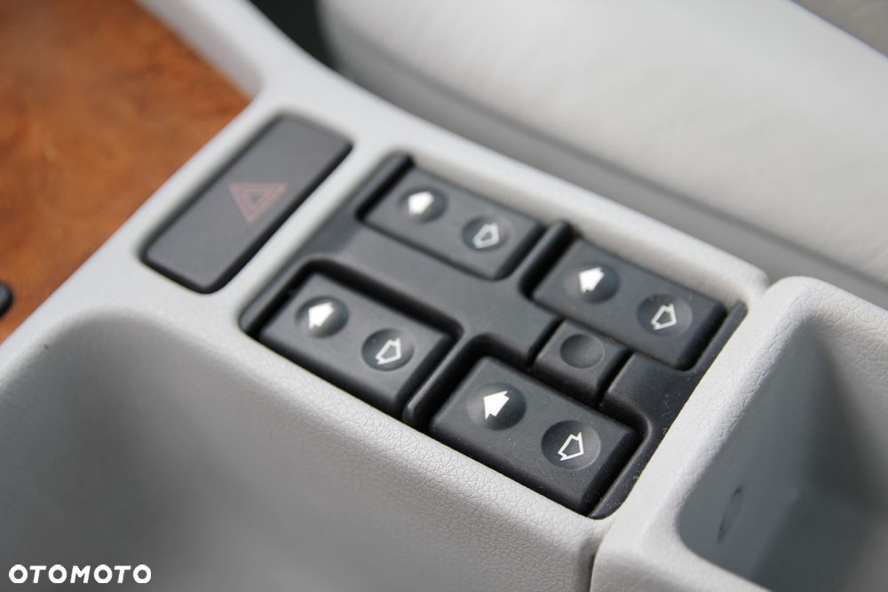 BMW Seria 5 540i - 26
