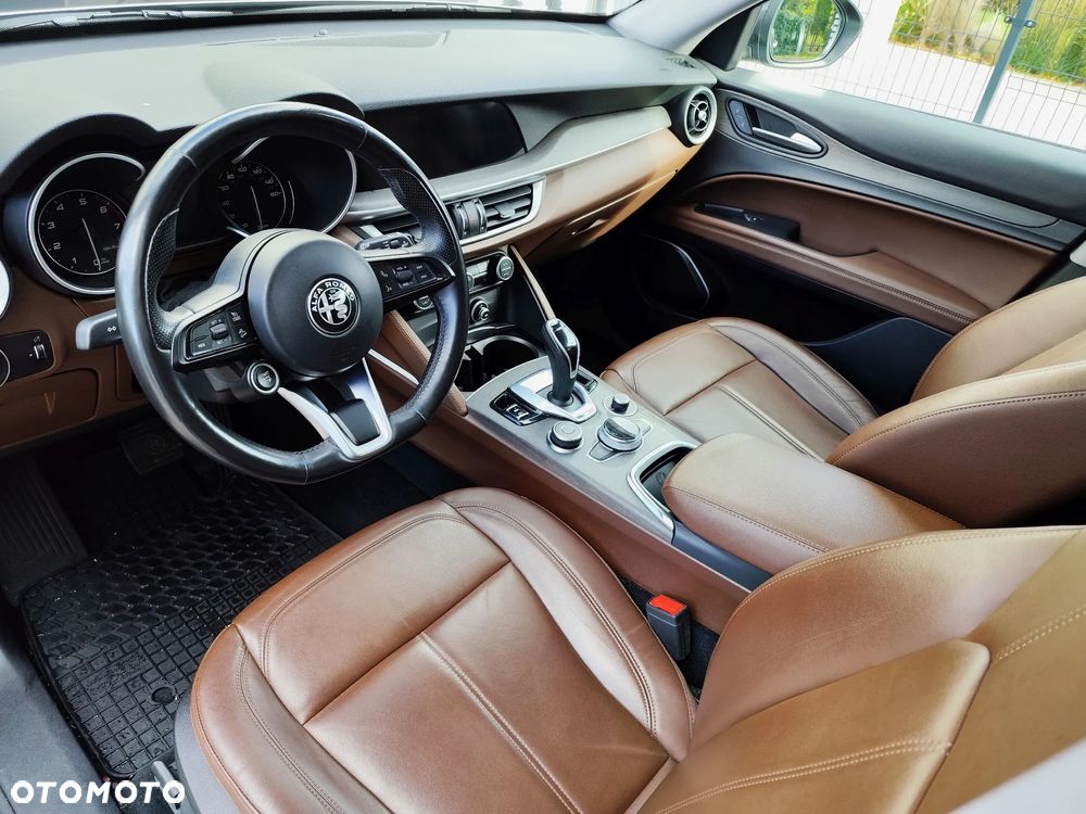 Alfa Romeo Stelvio 2.0 Turbo 16V AT8-Q4 Ti - 7