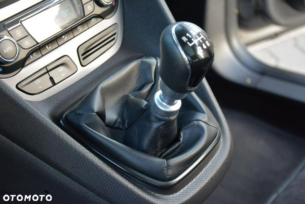 Ford Tourneo Connect Grand - 30