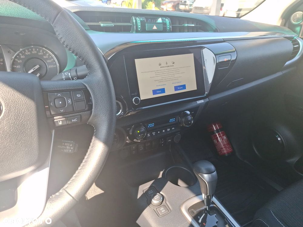 Toyota Hilux - 10