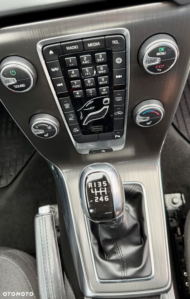 Volvo V40 T2 Momentum - 20