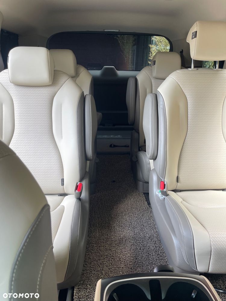 Kia Carnival - 34