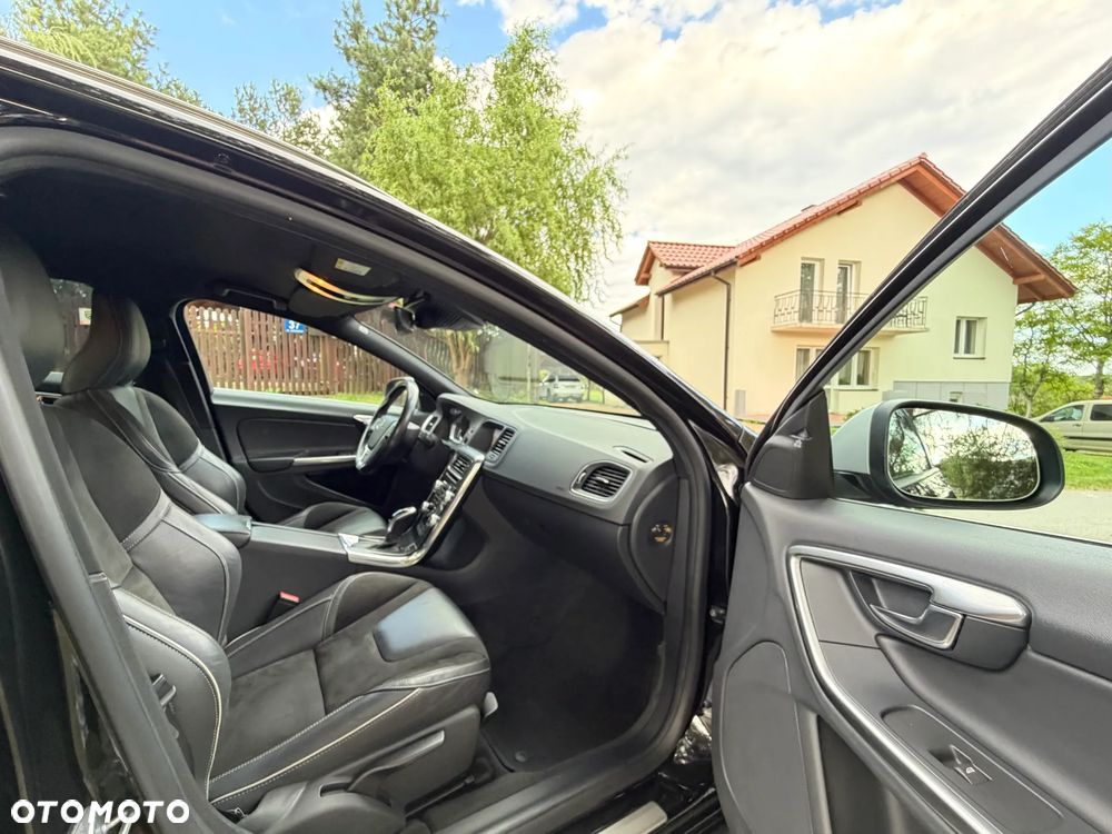 Volvo V60 D4 Geartronic R-Design - 24