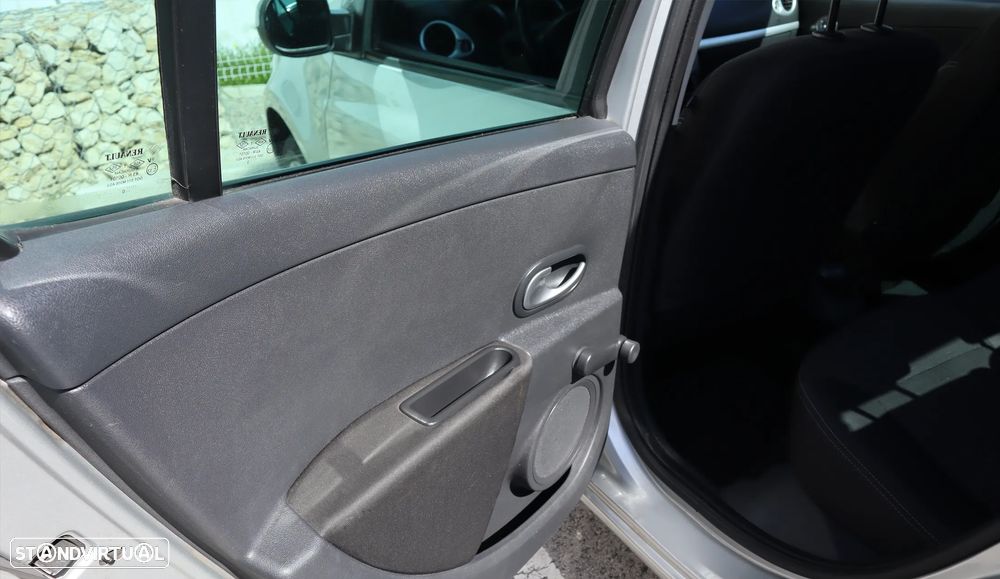 Renault Clio 1.2 16V Dynamique - 20