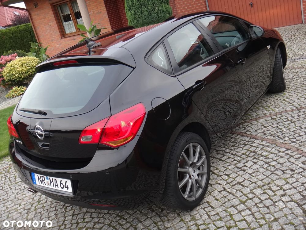 Opel Astra 2010 photo 5