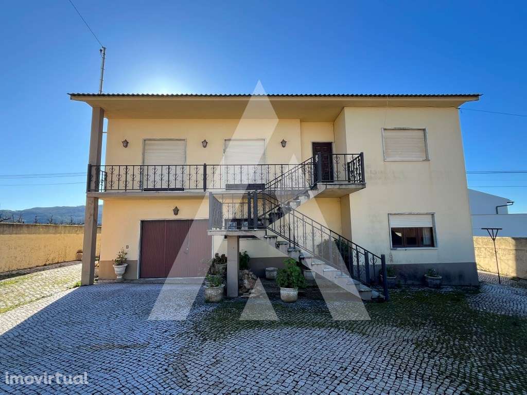 Moradia T4 + T1 com Terreno de 7.800 m² no Cadaval - Vista para a S... - Grande imagem: 2/47