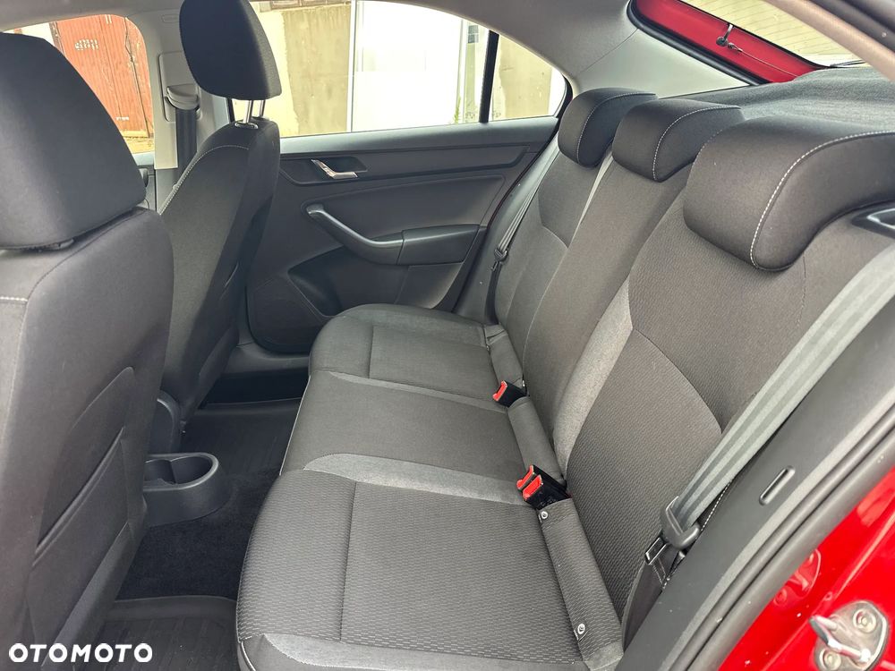 Skoda RAPID 1.2 TSI Ambition - 17