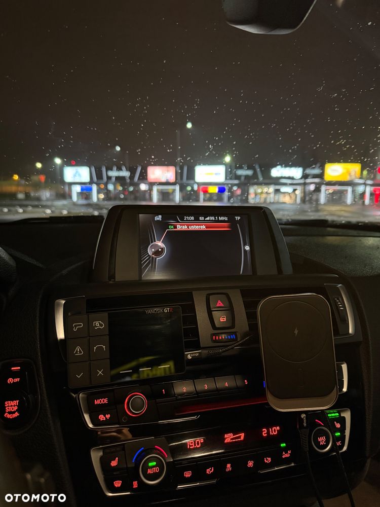 BMW Seria 2 218d - 29