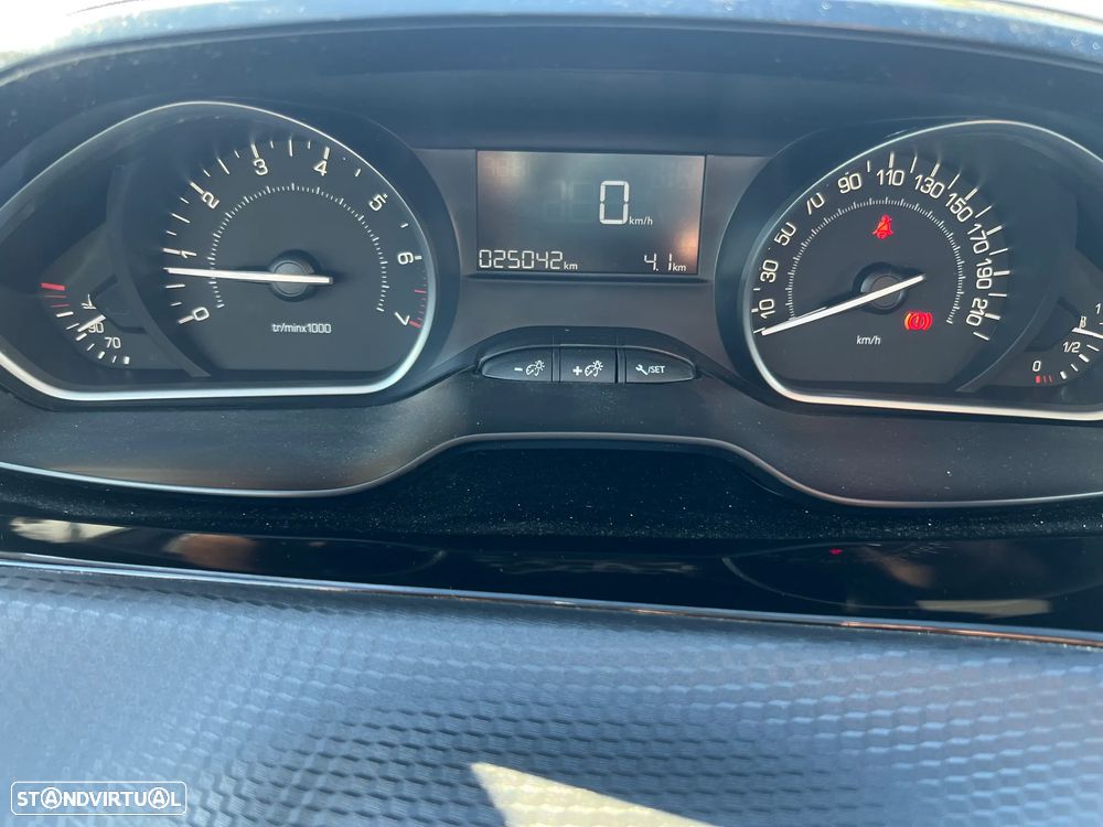 Peugeot 208 1.2 PureTech Style - 11