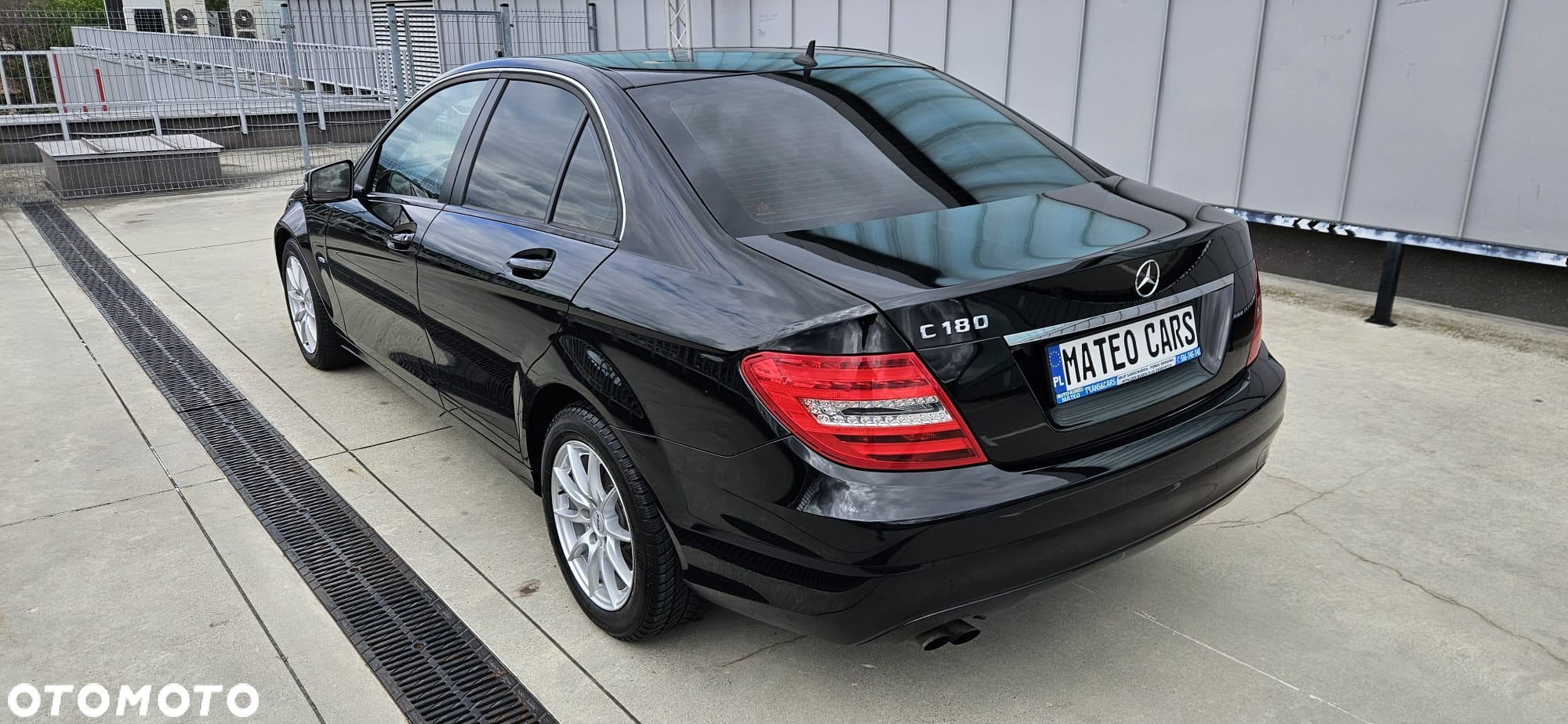 Mercedes-Benz Klasa C 180 CGI BlueEff Avantgarde - 31