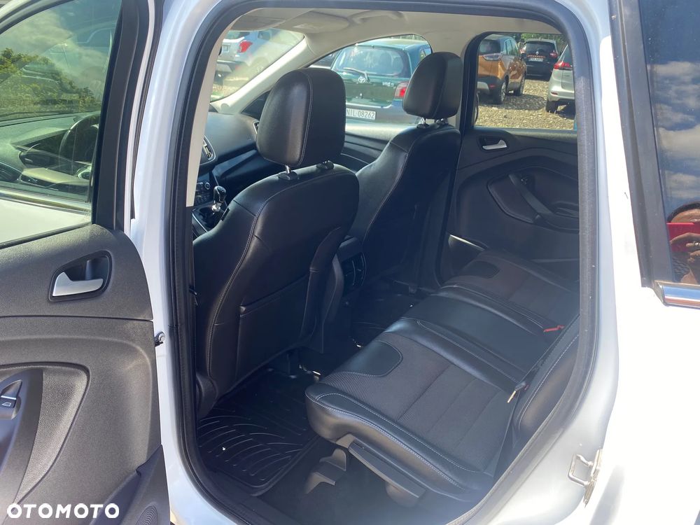 Ford Kuga 1.5 EcoBoost 2x4 Titanium - 16