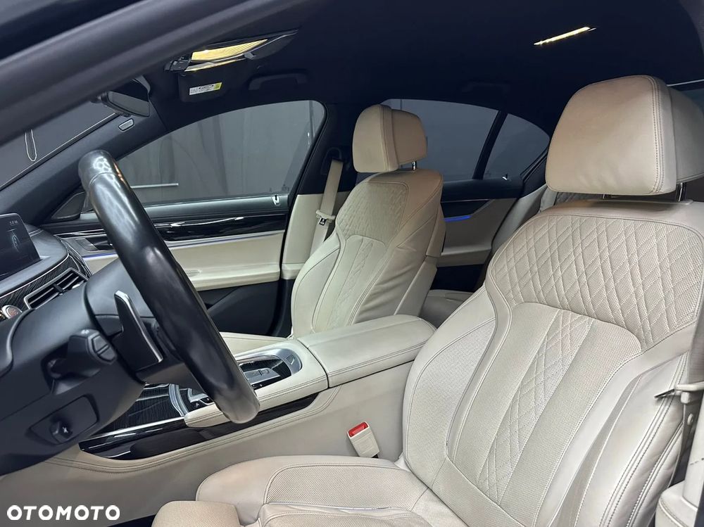 BMW Seria 7 750i xDrive - 5