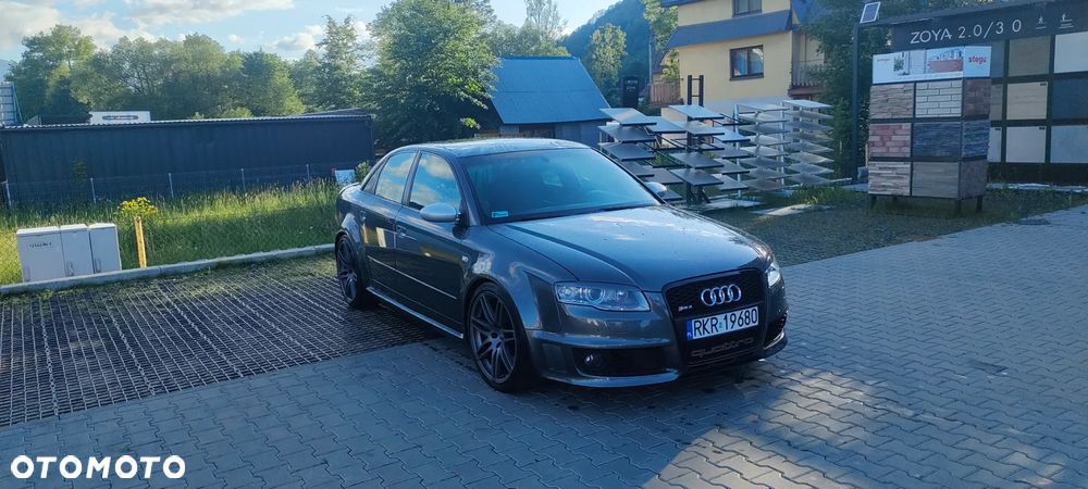 Audi RS4 Limousine - 4