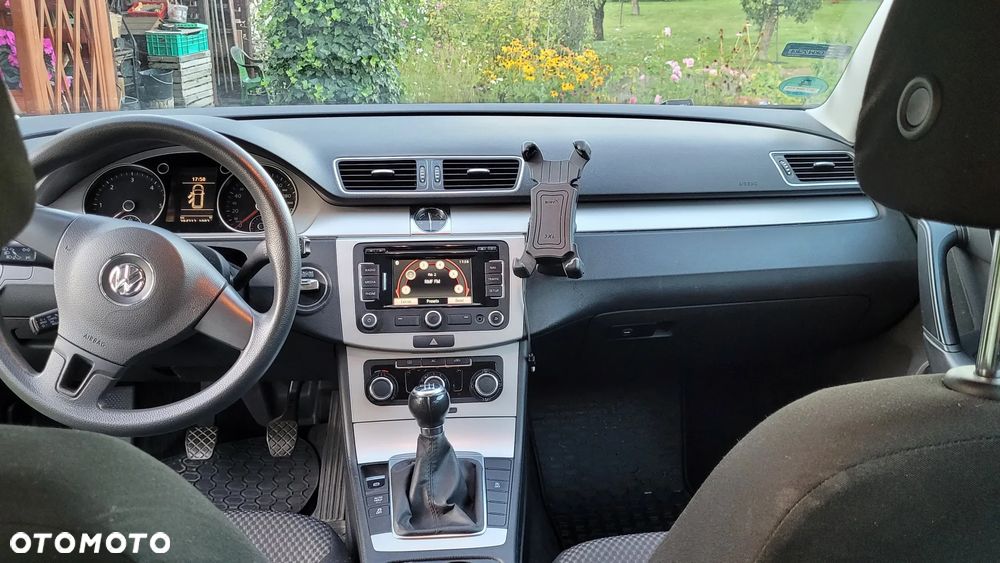 Volkswagen Passat 1.6 TDI Comfortline - 2