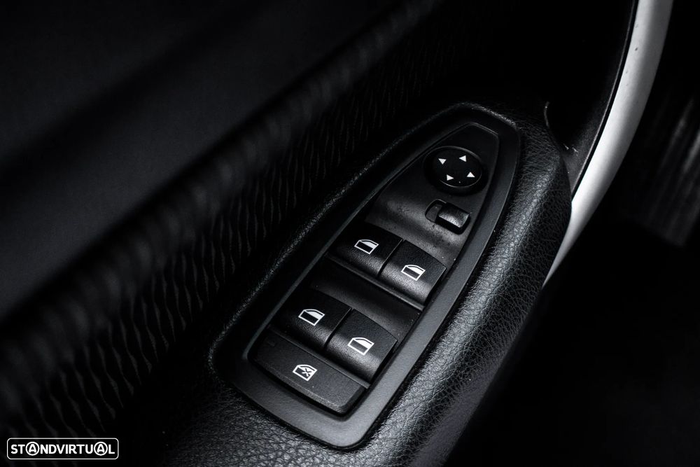 BMW 116 d Line Luxury - 27