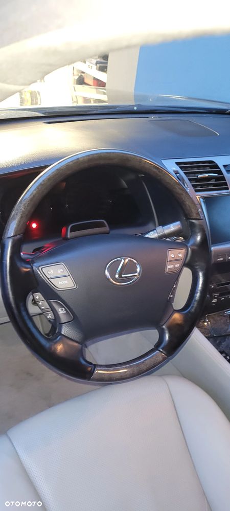 Lexus LS 460 Prestige - 17