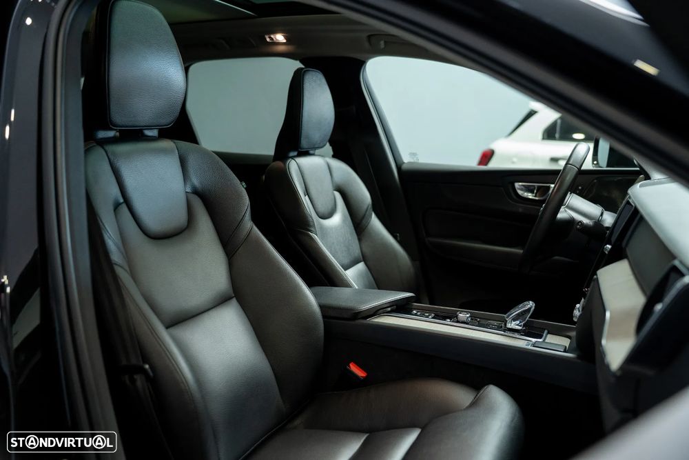 Volvo XC 60 2.0 T8 PHEV Momentum Plus AWD - 35