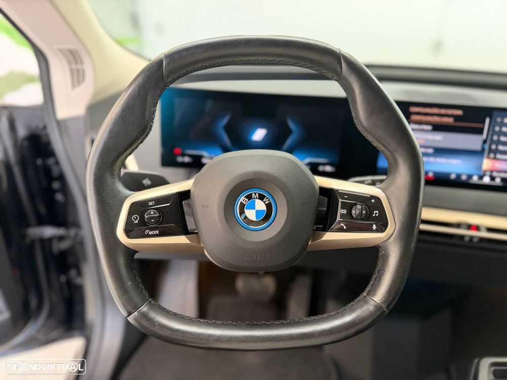 BMW iX xDrive 50 Pack Desportivo - 17