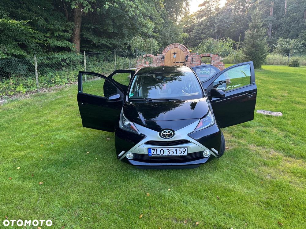 Toyota Aygo x mit x-business Paket - 12