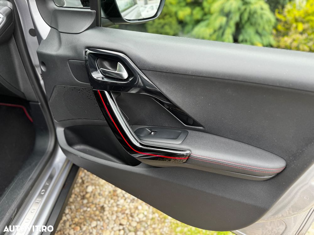 Peugeot 2008 1.2 PureTech Turbo S&S GT-Line - 29