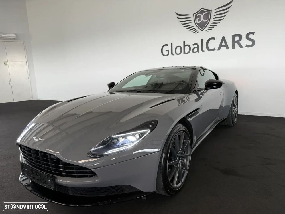 Aston Martin DB11 Coupé - 40