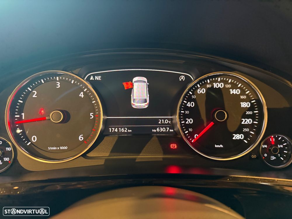 VW Touareg 3.0 TDI V6 Executive Edition - 42
