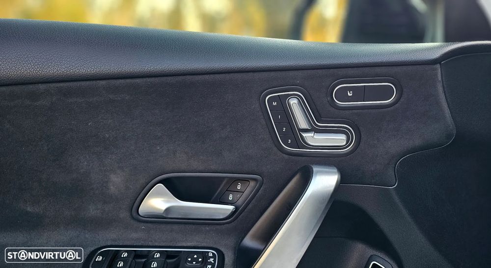 Mercedes-Benz A 250 e 8G-DCT AMG Line - 12