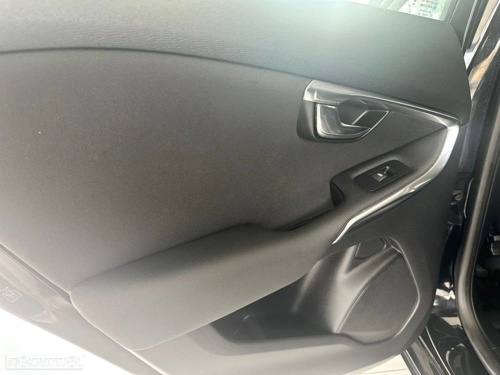 Volvo V40 Cross Country - 23