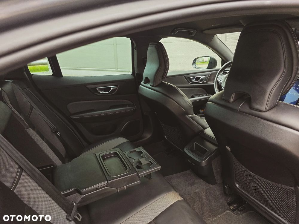 Volvo S60 T4 R-Design - 17