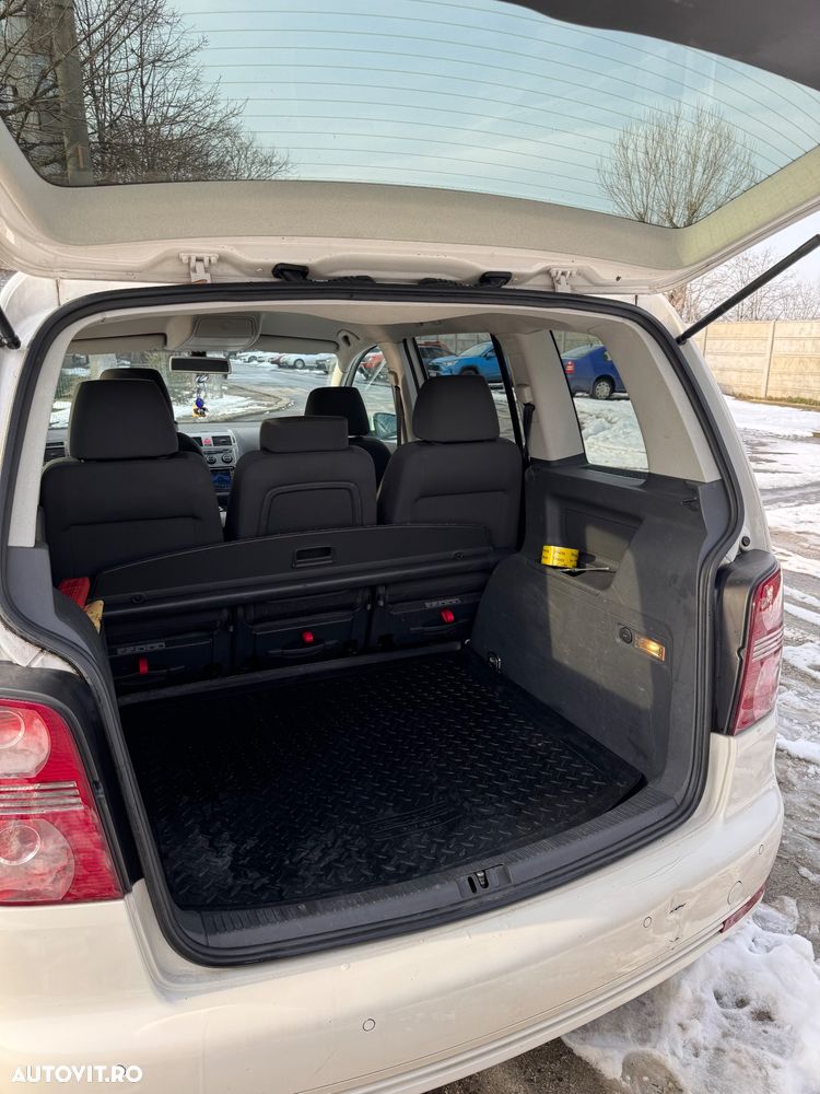 Volkswagen Touran 2.0 TDI DPF R-Line Edition - 15