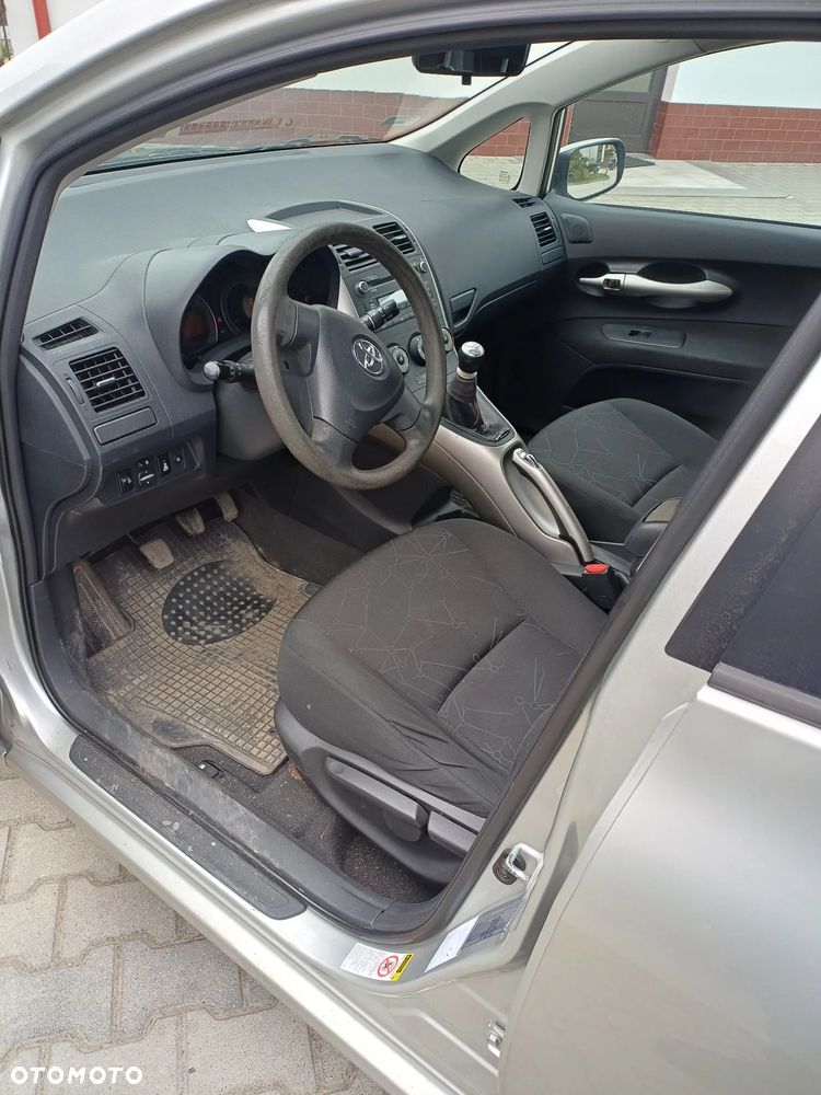 Toyota Auris 1.4 D-4D 2010 - 11