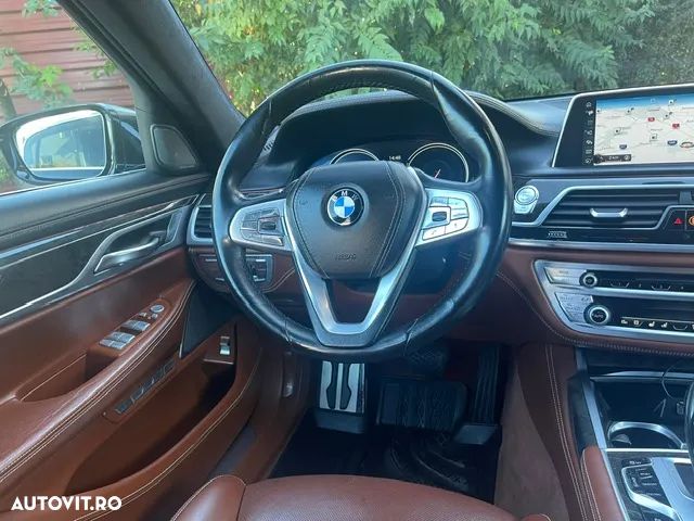 BMW Seria 7 750i xDrive - 14