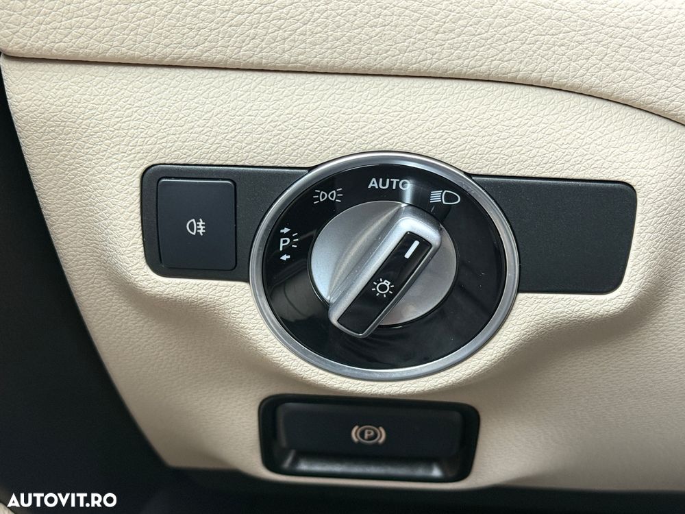 Mercedes-Benz GLA 180 7G-DCT - 18