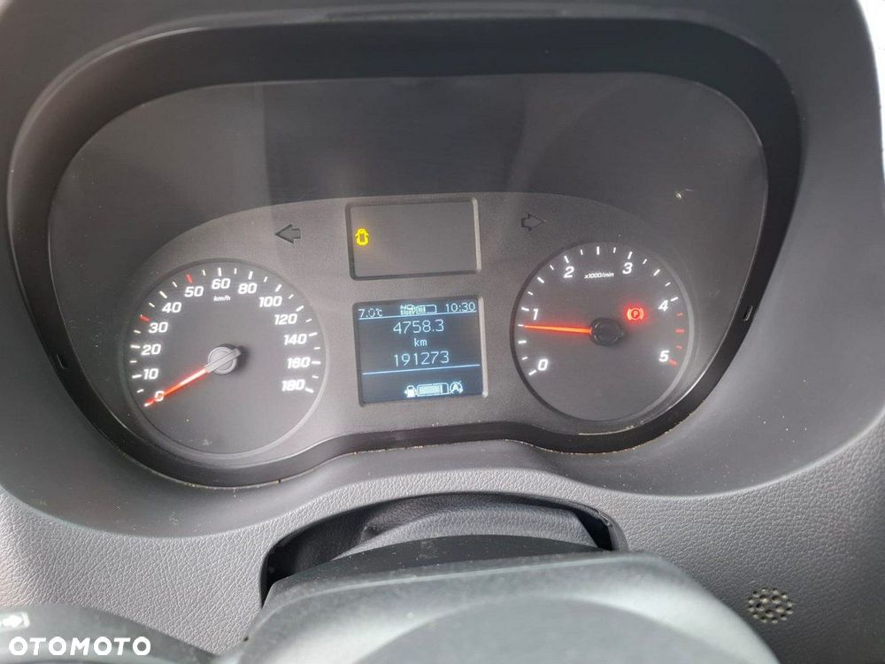 Mercedes-Benz Sprinter - 13