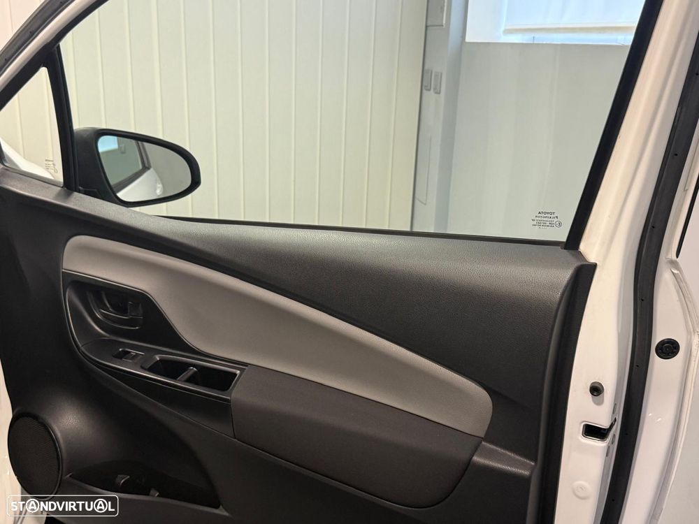 Toyota Yaris Bizz 1.4 D-4D AC - 13
