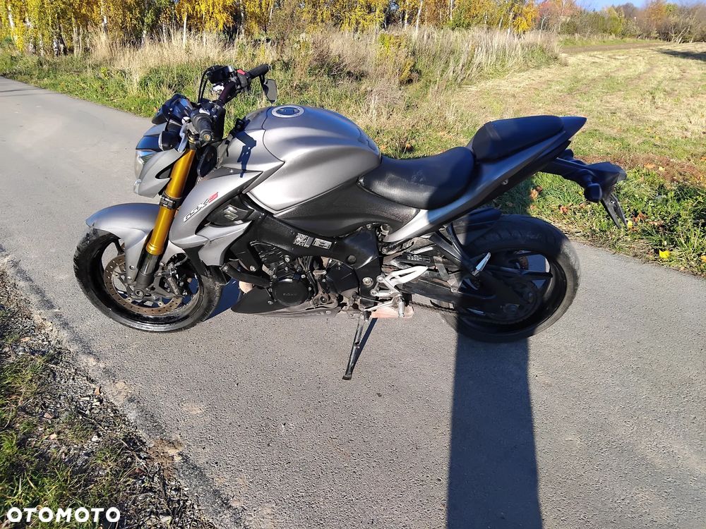 Suzuki GSX 1000 - 5