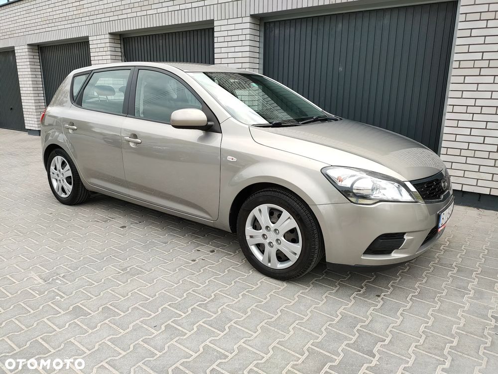Kia Ceed 1.4 CVVT Attract - 2
