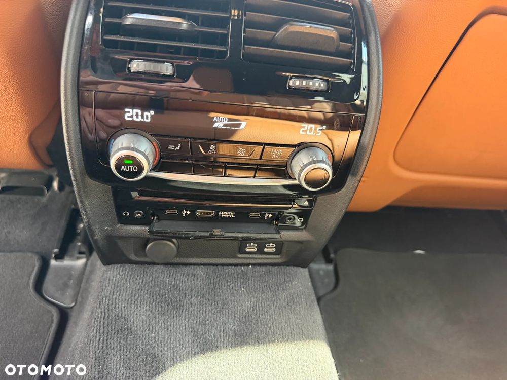 BMW Seria 5 520d xDrive - 11