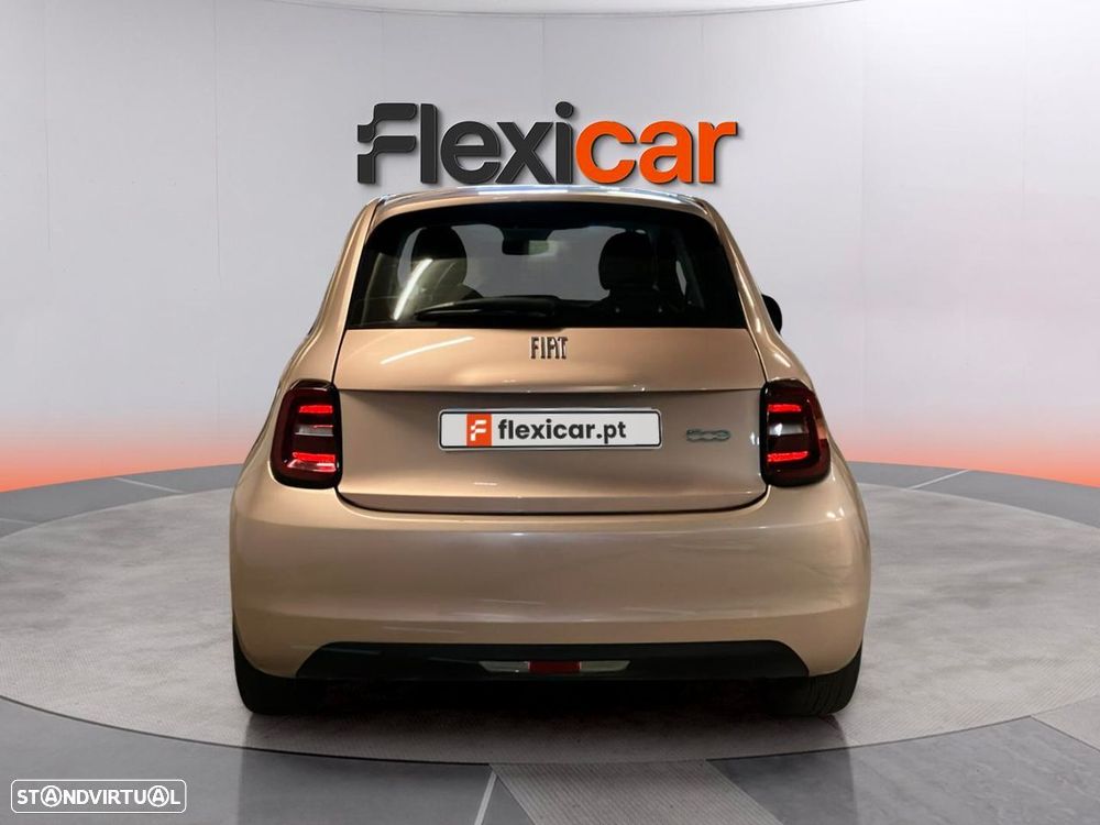 Fiat 500e 42 kWh Icon — fotografia 6