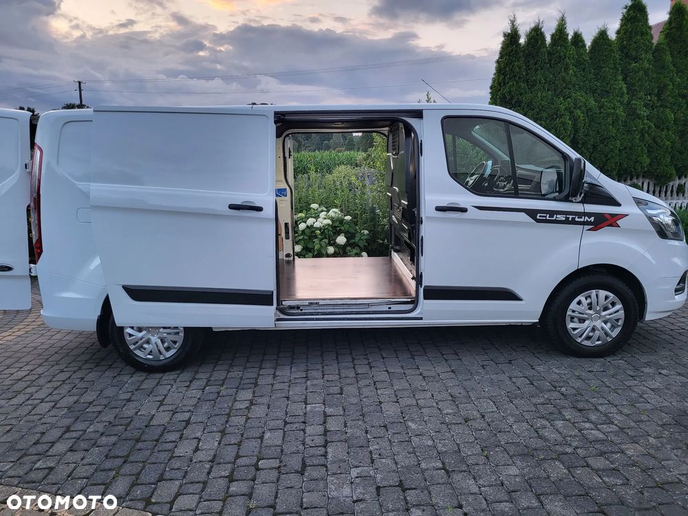 Ford Custom 320 - 13