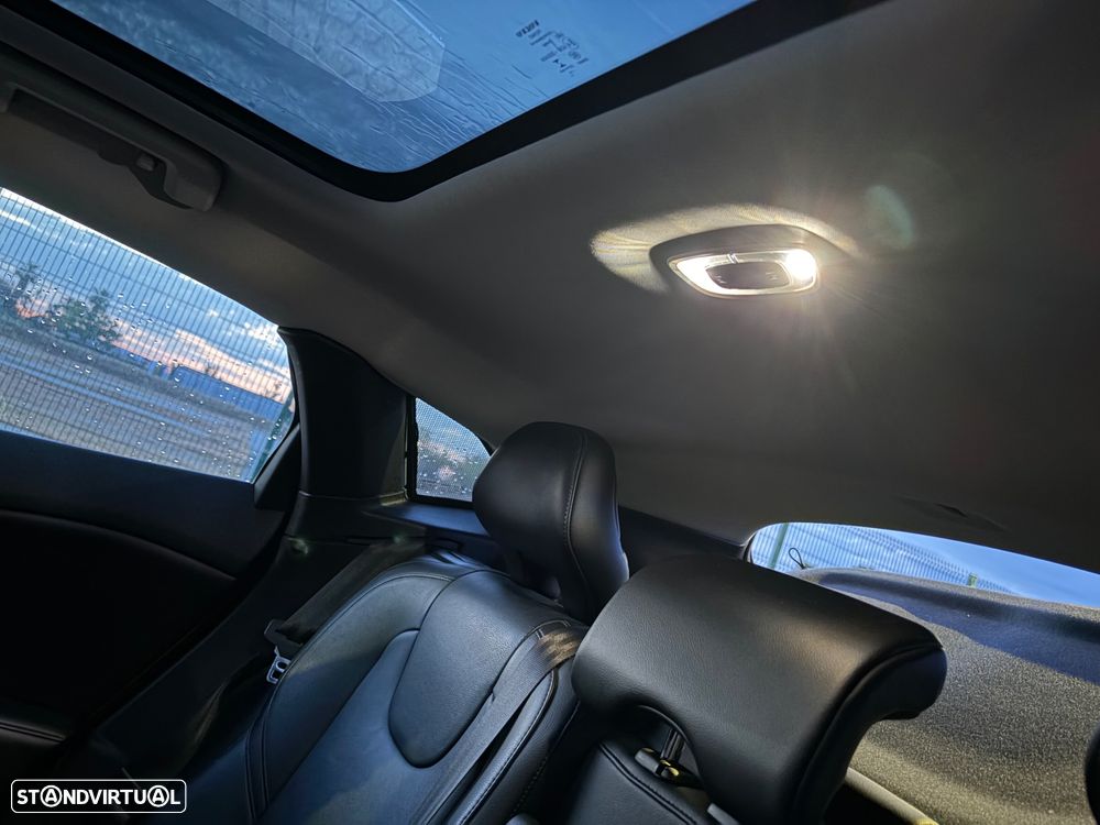 Volvo V40 D2 Momentum - 4