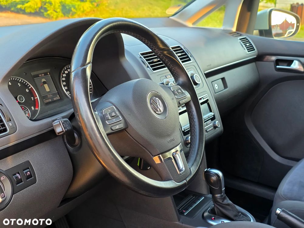 Volkswagen Touran - 8