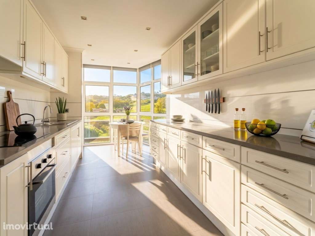 Apartamento T4 +1 com vista para as encostas verdejantes de Alcobaça - Grande imagem: 2/50