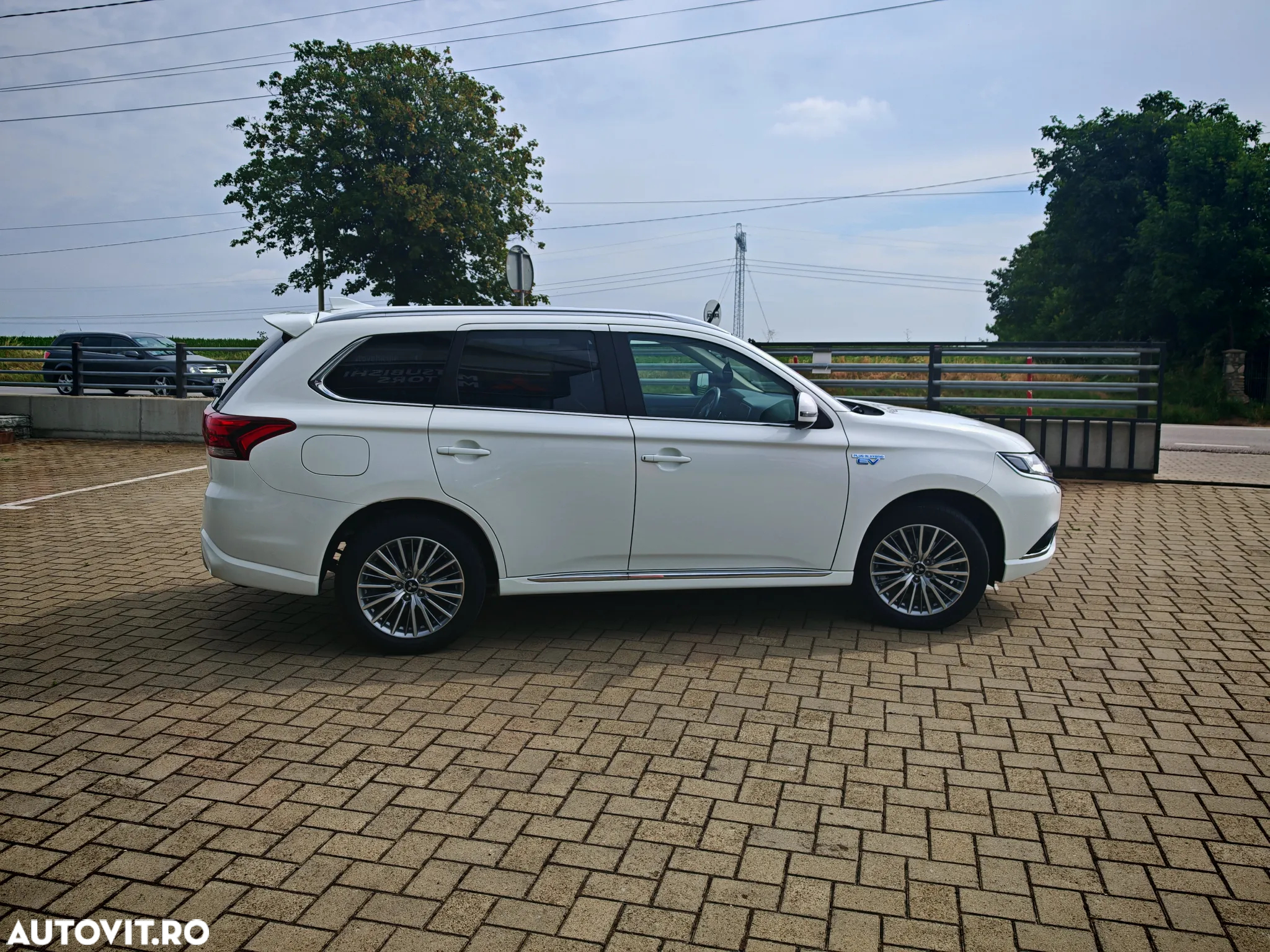 Mitsubishi Outlander PHEV 2.4 L 4X4 Intense - 6