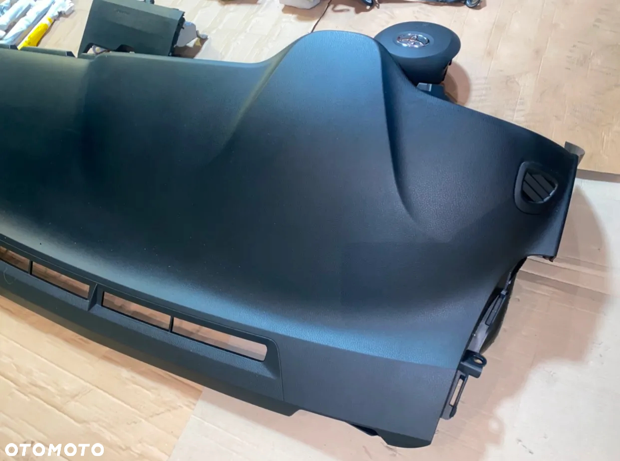 Komplet - Deska rozdzielcza Airbag kurtyny podsufitka Toyota Yaris III lift 2017-2020r. OE - 9