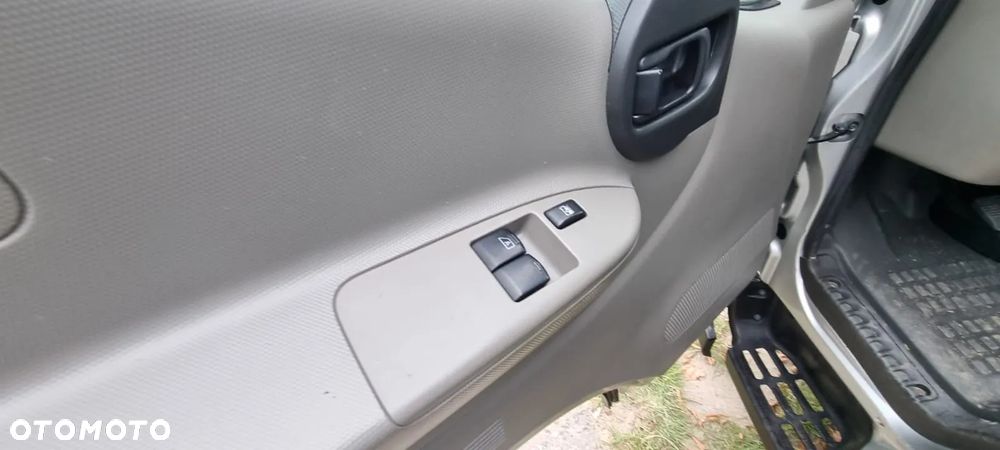 Nissan CABSTAR - 17