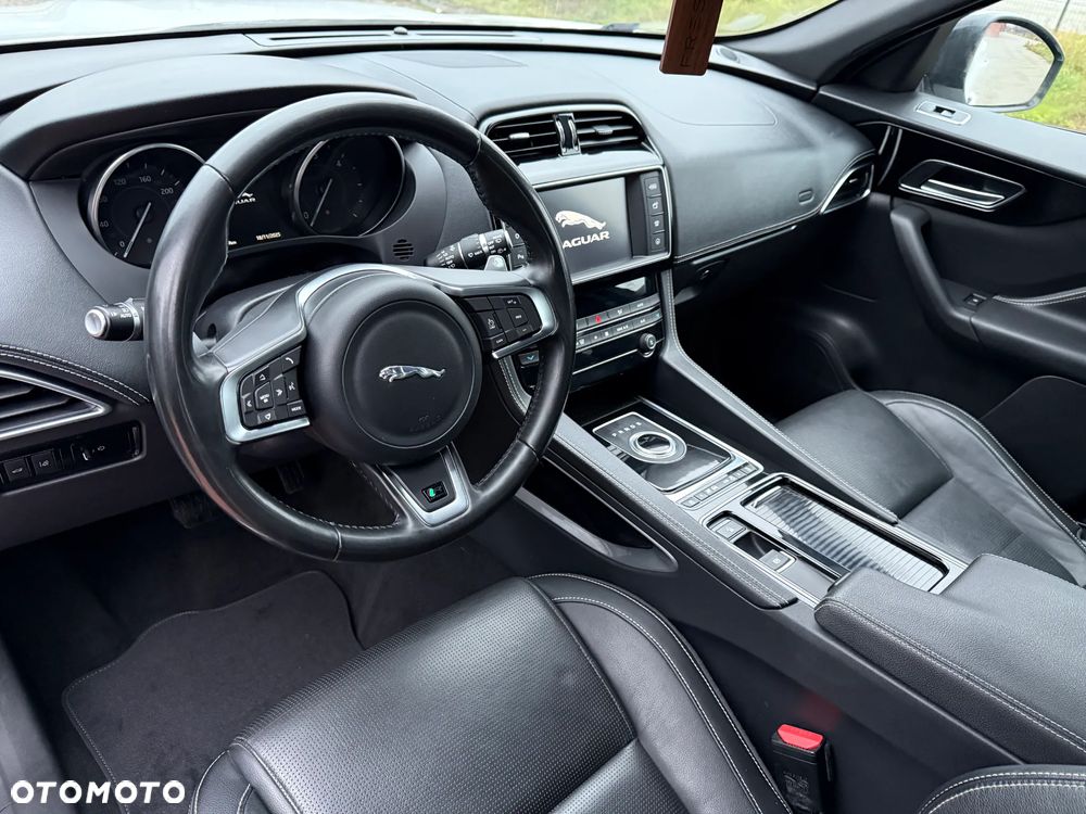 Jaguar F-Pace 20d AWD R-Sport - 22