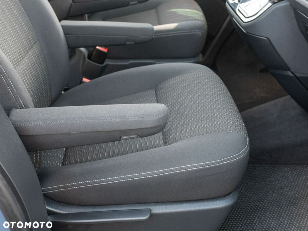 Volkswagen Multivan - 31