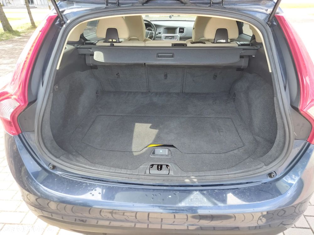 Volvo V60 T3 Momentum - 12