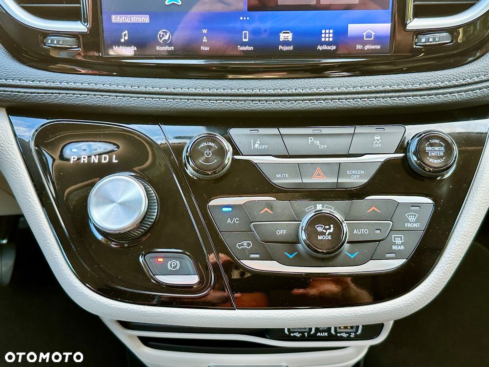 Chrysler Pacifica - 26